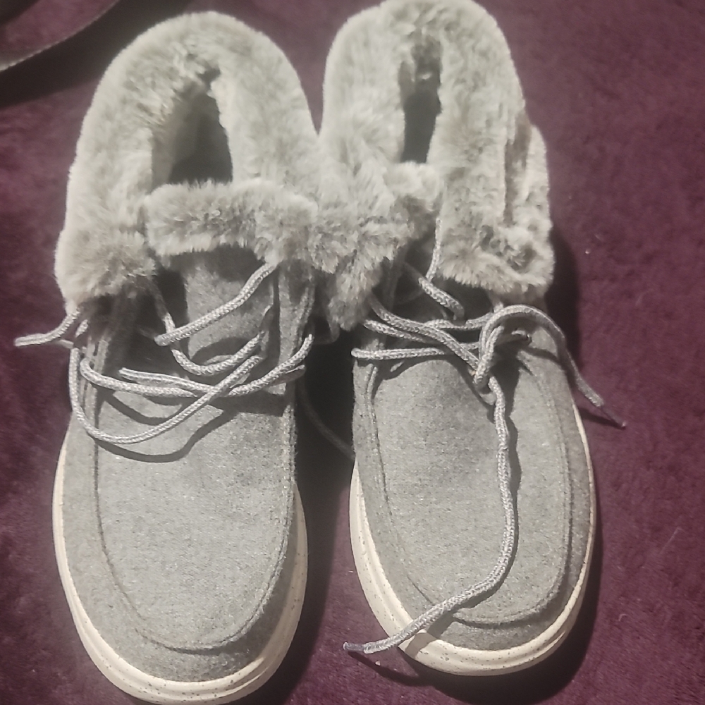 BOBS from Skechers Gray Fur-Lined Shoe Memory Foam Size 9